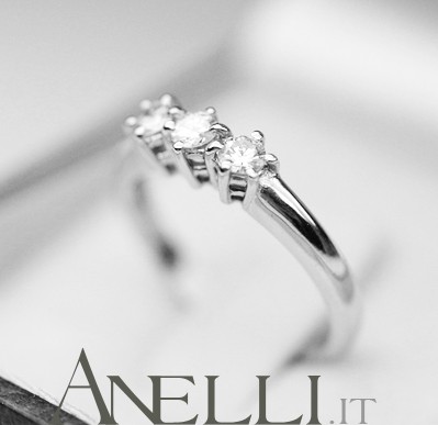 Anello Trilogy da fidanzamento 0 24 carati G VS1 Anelli