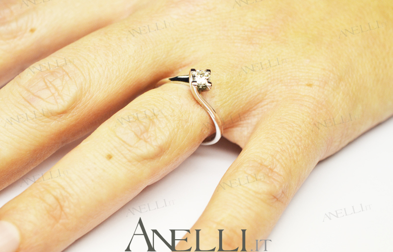 Solitario 0.30 on sale carati prezzo