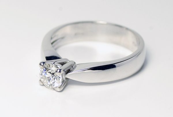 Solitario con Diamante da 0,48 carati F-VVS1