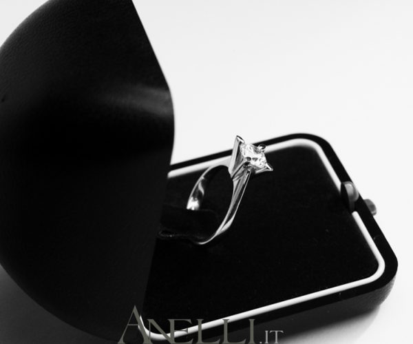 Solitario con diamante da un carato GIA