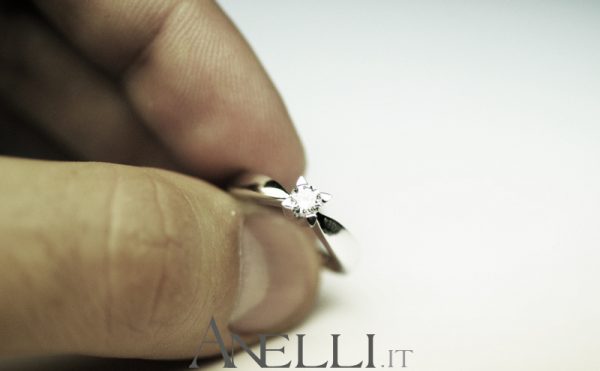 Solitario con diamante di mezzo carato F-VVS1 GIA