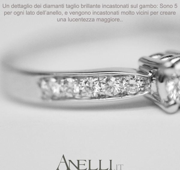 Solitario da Fidanzamento con Diamanti laterali
