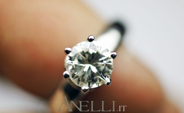 Solitario con diamante da 1,25 carati (F - VVS1)