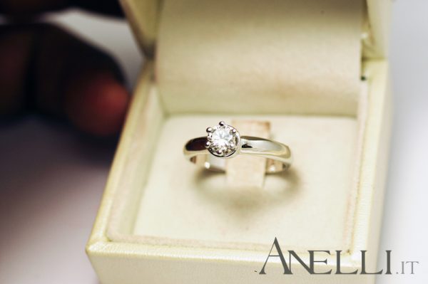 Solitario elegante certificato GIA America