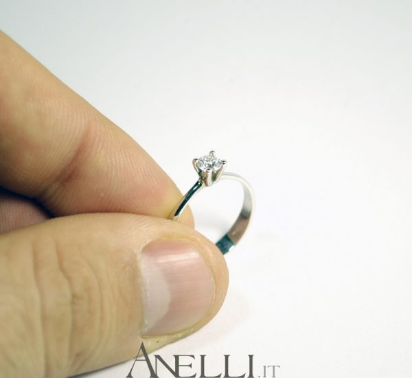 Anello solitario classico 0,40 carati G-VS1 GIA