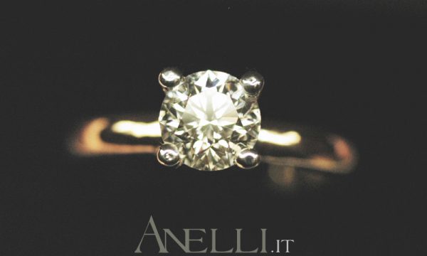 Solitario in oro rosa con diamante di mezzo carato GIA