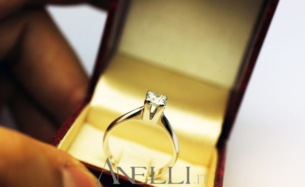 Solitario Semplice 0,50 carati Colore H - Purezza VS2 GIA