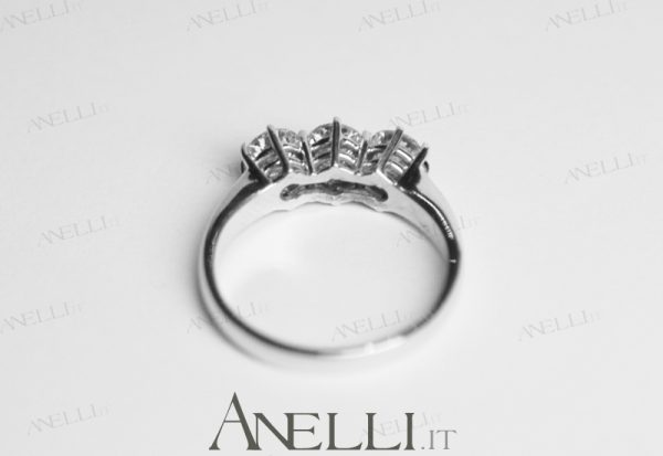 Anello Trilogy Classico 0,84 carati F-VS1 GIA