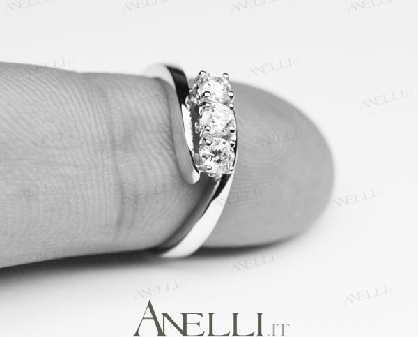Anello Trilogy Diamanti 0,60 carati D-VS1
