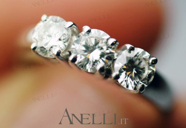 Trilogy Diamanti 0.75 carati colore E purezza VS1 GIA
