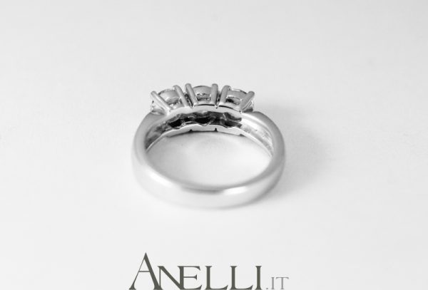 Anello trilogy da anniversario 1,20 carati (G-VS1) GIA