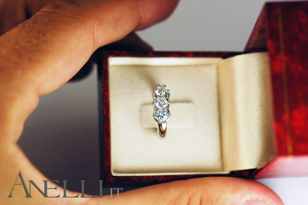 Anello Trilogy di 1,20 carati GIA