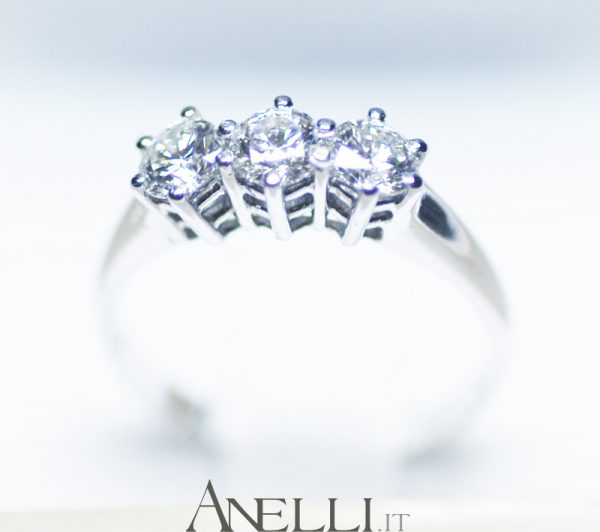Anello Trilogy 0,60 carati (H-VS2)