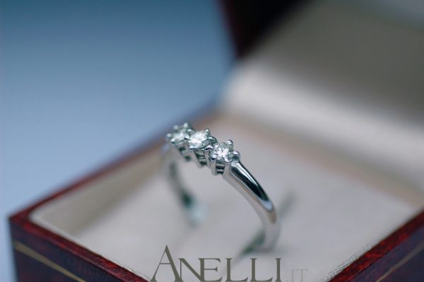 Anello Trilogy da fidanzamento 0,24 carati (G-VS1)