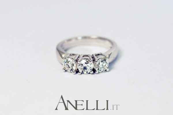 Anello Trilogy con 3 Diamanti naturali colore G purezza VS1 (un carato) GIA