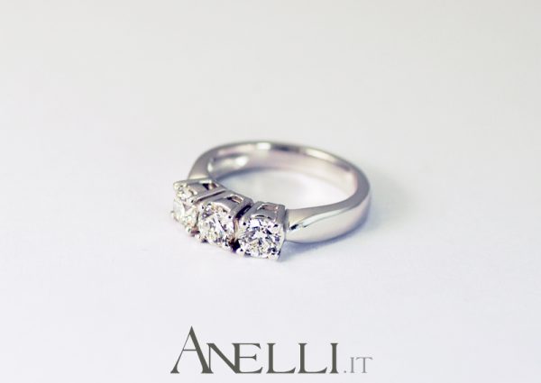 Anello Trilogy con 3 Diamanti naturali colore G purezza VS1 (un carato) GIA