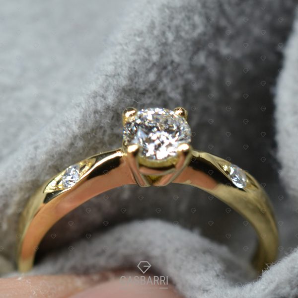 Anello Oro Giallo e Diamanti GIA