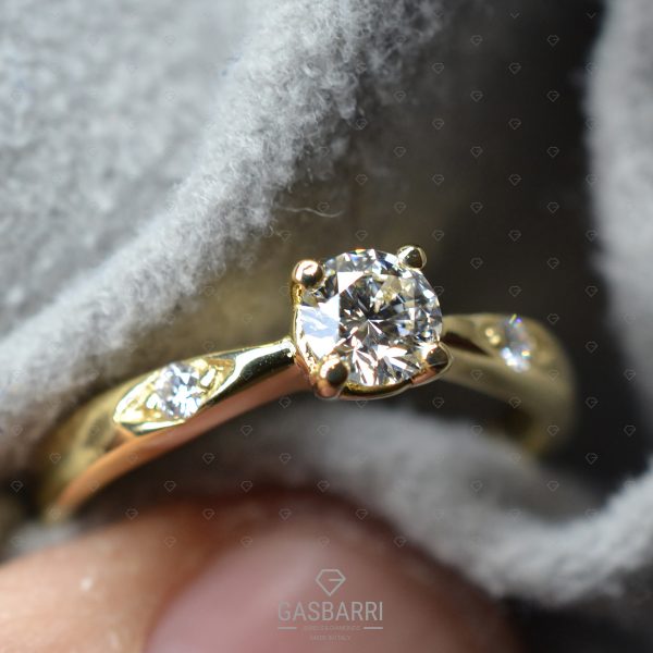 Anello Oro Giallo e Diamanti GIA