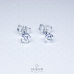 Orecchini con 2 Diamanti mezzo carato F-VS1
