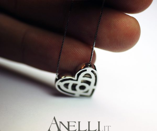 Ciondolo a cuore con pavè di diamanti