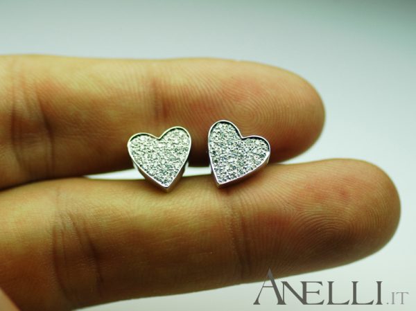 Orecchini con cuori a pavè di diamanti