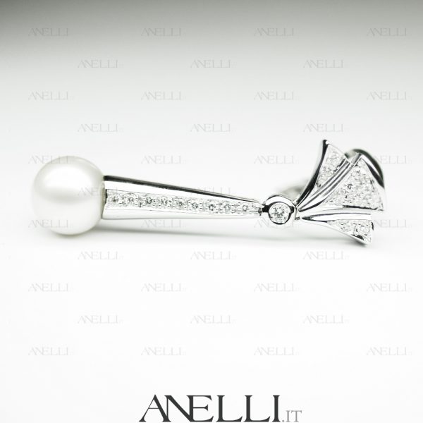 Orecchini pendenti con perle naturali e diamanti