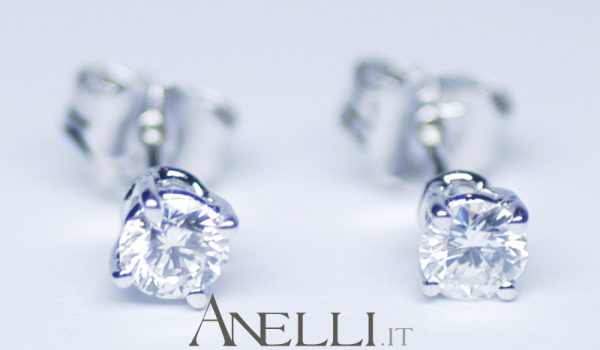 Orecchini punto luce 0,40 carati G-VS1