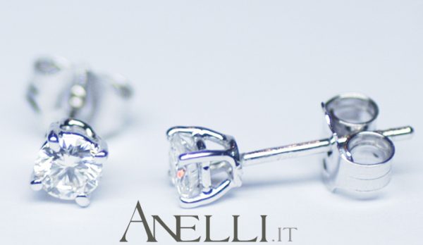 Orecchini punto luce 0,40 carati G-VS1