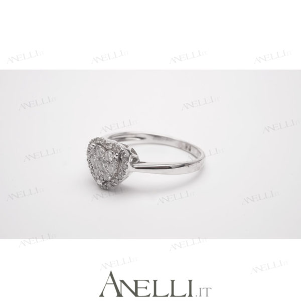 Anello a forma di Cuore con Diamanti