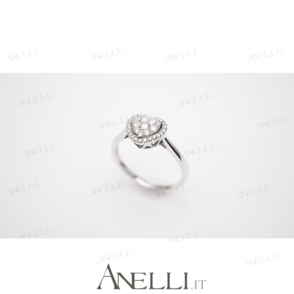 Anello a forma di Cuore con Diamanti